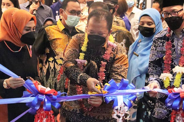 Masyarakat Jember Bisa Cetak Sendiri KTP-el, KK, Kartu Identitas Anak Sampai Akta Kelahiran di Mesin ADM